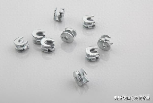 家具五金配件种类_家具铰链导轨踢脚板拉篮_家具喷漆房配件