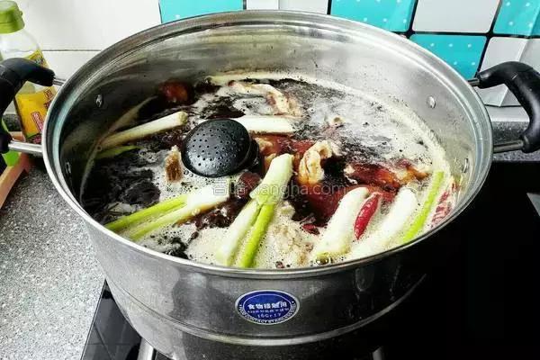 火锅做法大全_经典火锅食谱_清油和牛油哪个好吃